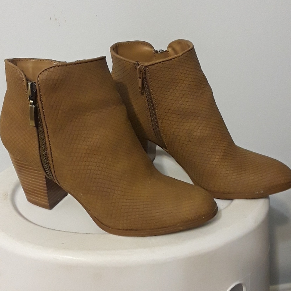 Brown/Tan booties